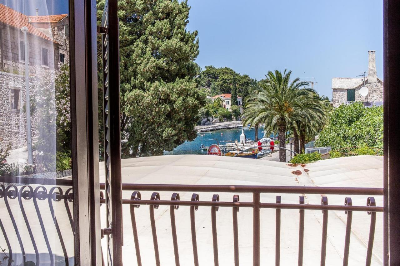Apartments And Rooms Drpic Splitska Bagian luar foto