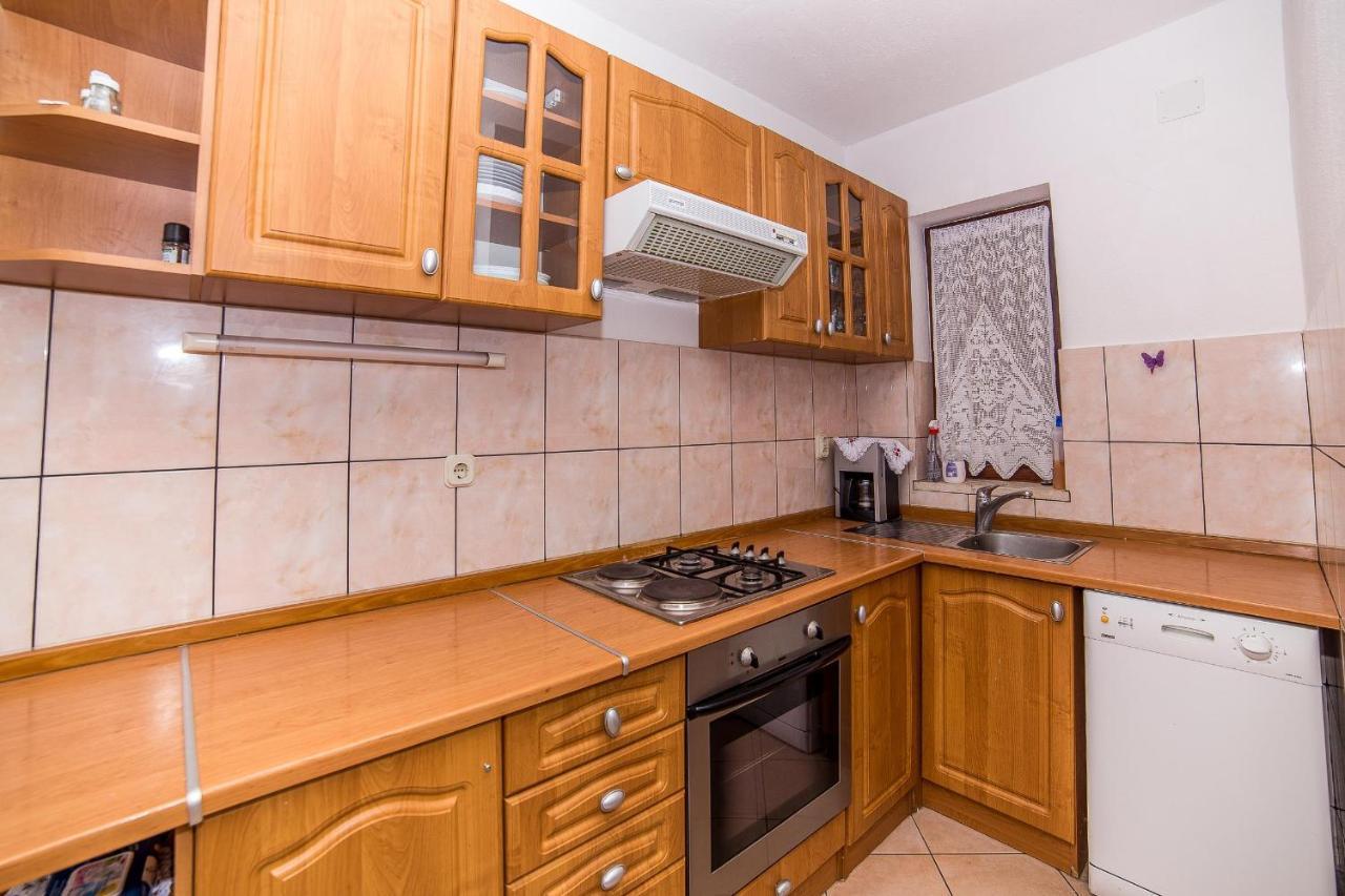 Apartments And Rooms Drpic Splitska Bagian luar foto