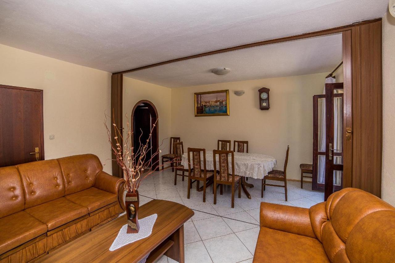 Apartments And Rooms Drpic Splitska Bagian luar foto