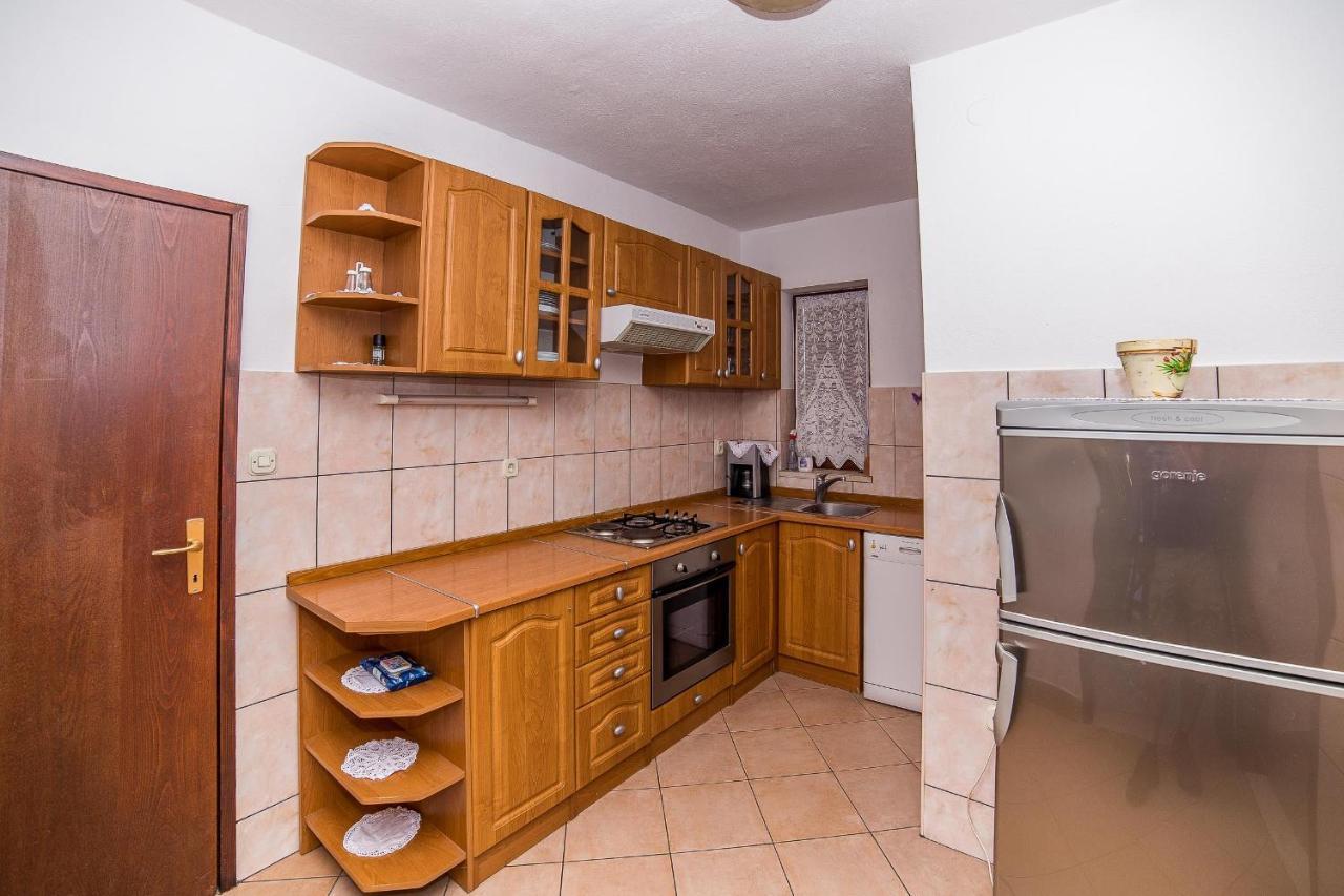 Apartments And Rooms Drpic Splitska Bagian luar foto