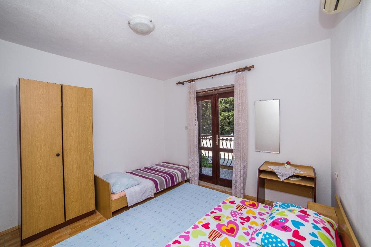 Apartments And Rooms Drpic Splitska Bagian luar foto