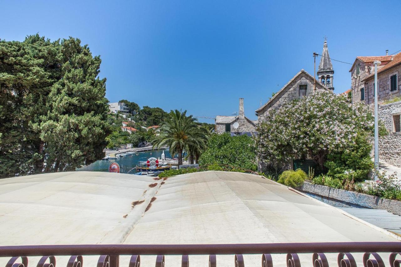 Apartments And Rooms Drpic Splitska Bagian luar foto