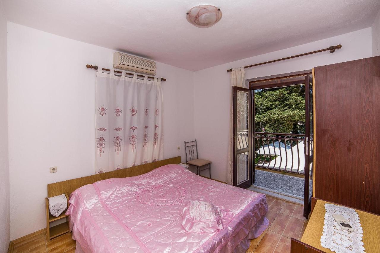 Apartments And Rooms Drpic Splitska Bagian luar foto