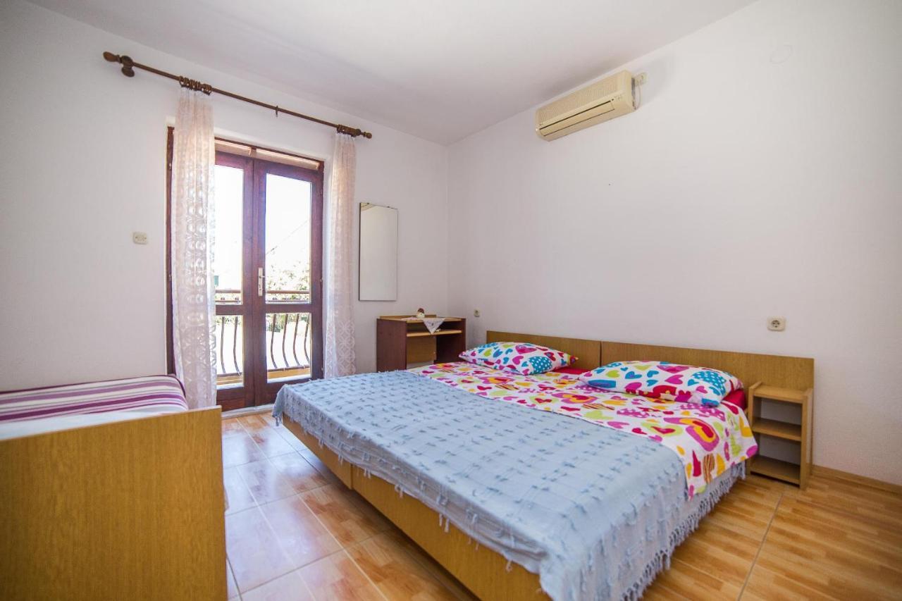 Apartments And Rooms Drpic Splitska Bagian luar foto