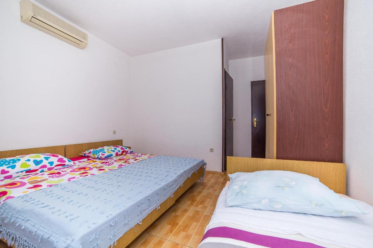 Apartments And Rooms Drpic Splitska Bagian luar foto