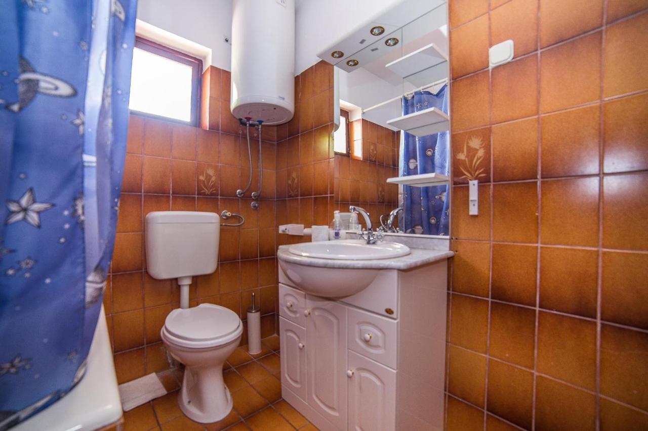 Apartments And Rooms Drpic Splitska Bagian luar foto