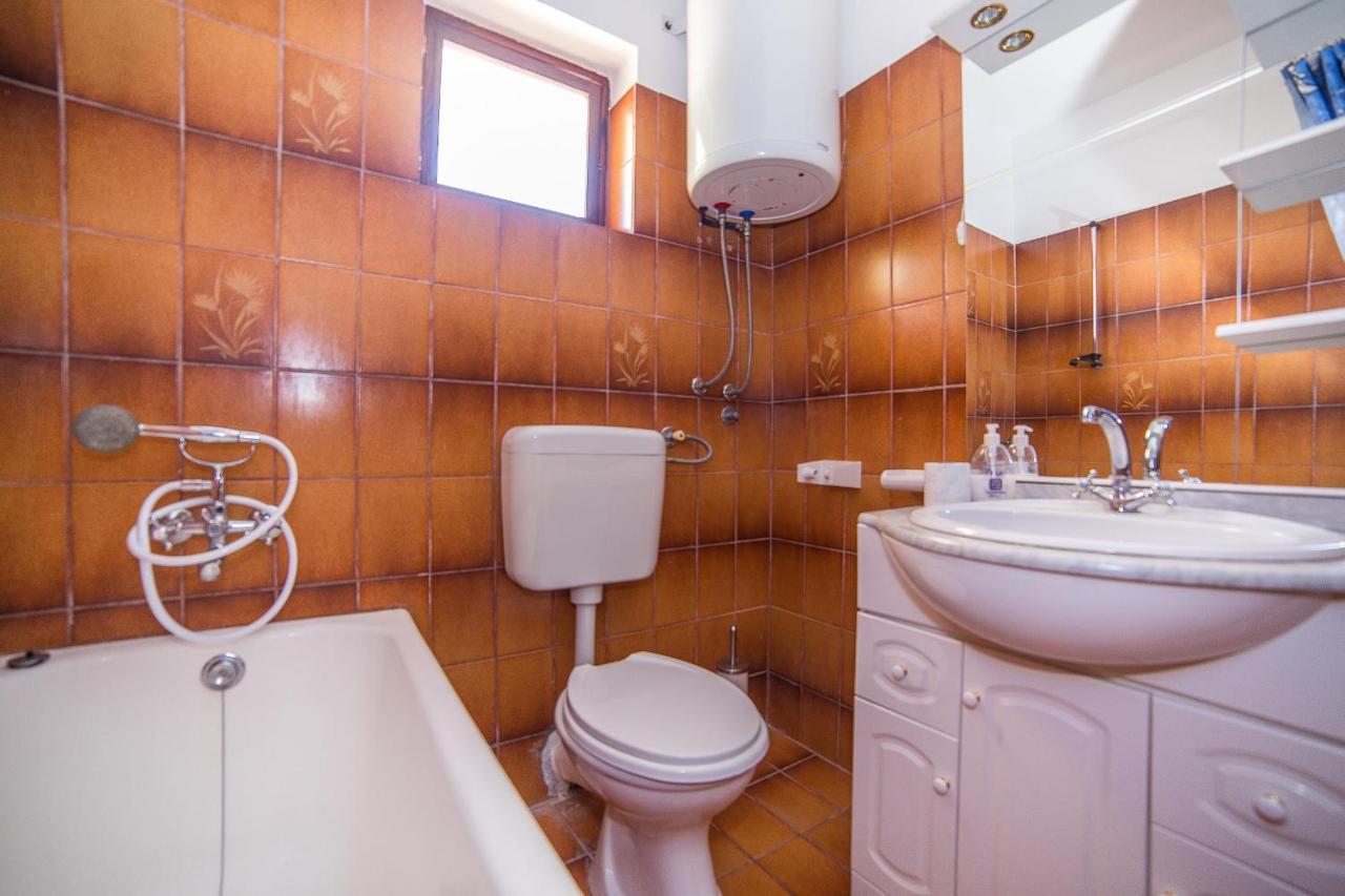 Apartments And Rooms Drpic Splitska Bagian luar foto