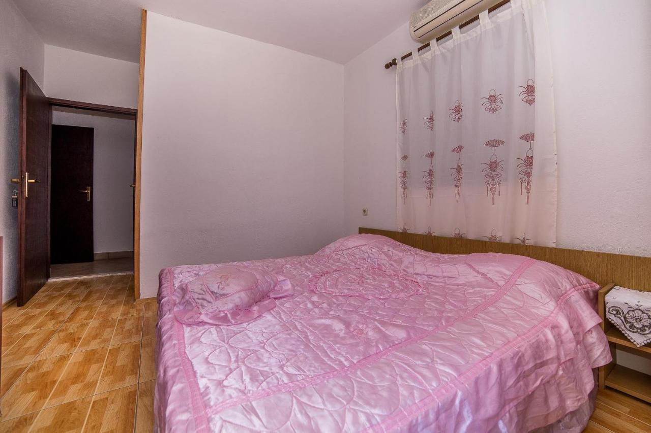 Apartments And Rooms Drpic Splitska Bagian luar foto