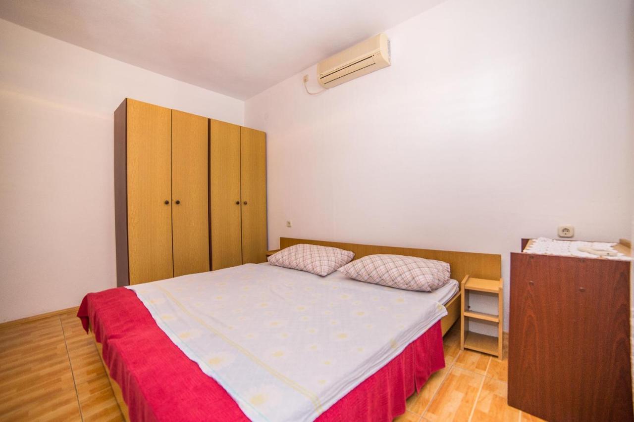Apartments And Rooms Drpic Splitska Bagian luar foto